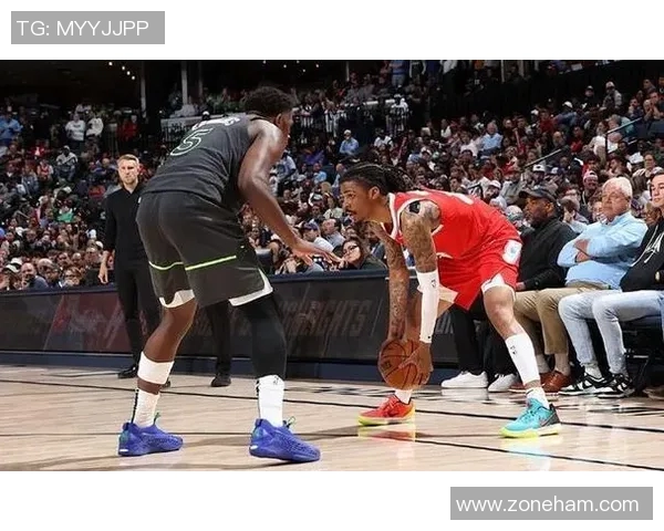 手感火热！爱德华兹首节三分4中3轰下17分